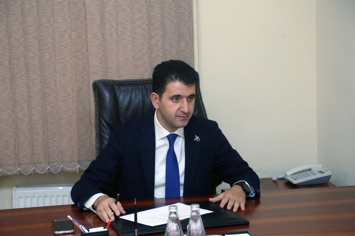 Deputat Naqif Həmzəyev vətəndaşların müraciətlərini dinləyib