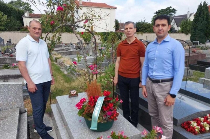 Deputatlar Parisdə Tobçubaşovun məzarını ziyarət edib - FOTOLAR