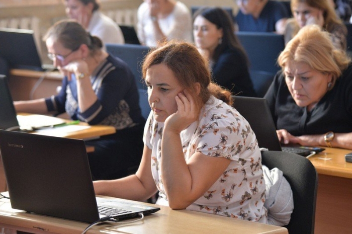 Təhsilin yeni dövrü: Valideynlər sertifikasiyasız müəllim İSTƏMİR